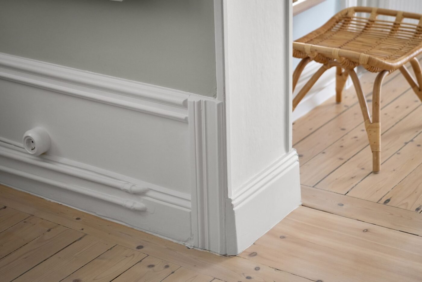 Interior trim and baseboard detail in a Tampa-area home